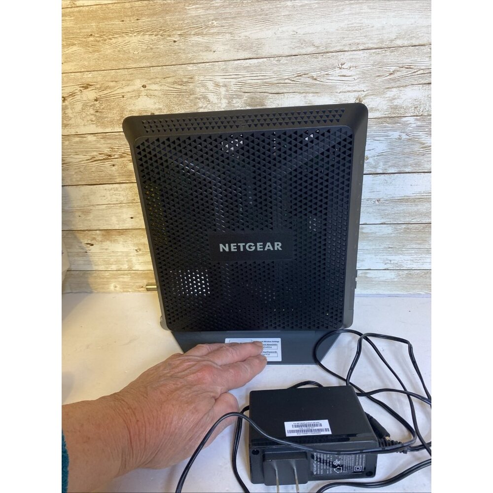 NETGEAR Nighthawk AC1900 C7000V2 Wi Fi Cable Modem Router READ